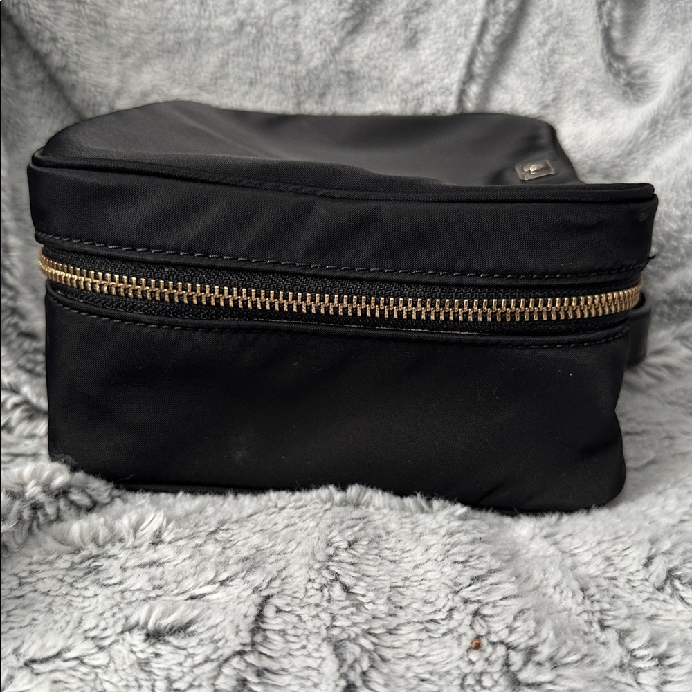 Kate Spade Toiletry Cosmetic Travel Bag - Picture 5 of 16